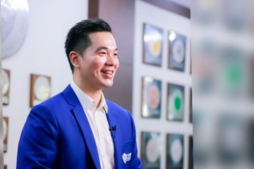 1_ธีรินทร์-ธัญญวัฒนกุล-ประธาน-YEC-ประเทศไทย