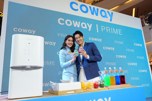ภาพ_หมาก - ปริญ สุภารัตน์ และ คิมเบอร์ลี่ ร่วมงาน COWAY Just Drink Day_10
