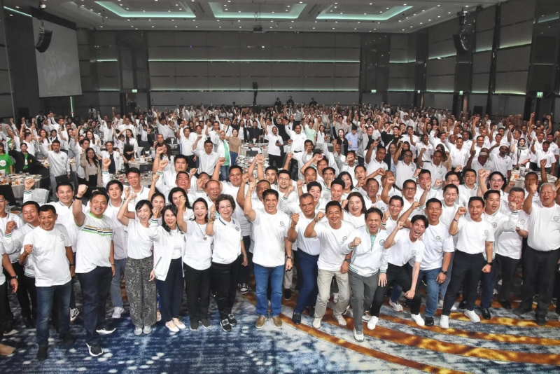 “ธรรมนัส” โว ! ผมคือคนบ้า กล้าทำ กล้าคิด ลั่น สมัยหน้าต้องมี สส. 70 คน กร้าวลุยเพชรบูรณ์ฝาก สันติ อย่าคิดว่าไม่กล้า เย้ย พปชร.เก่า มีเป็นร้อยพอย้ายตึกเหลือไม่ถึง 20 ซัดพังงาถล่มแน่ ยังขอเงินผมอยู่เลย 