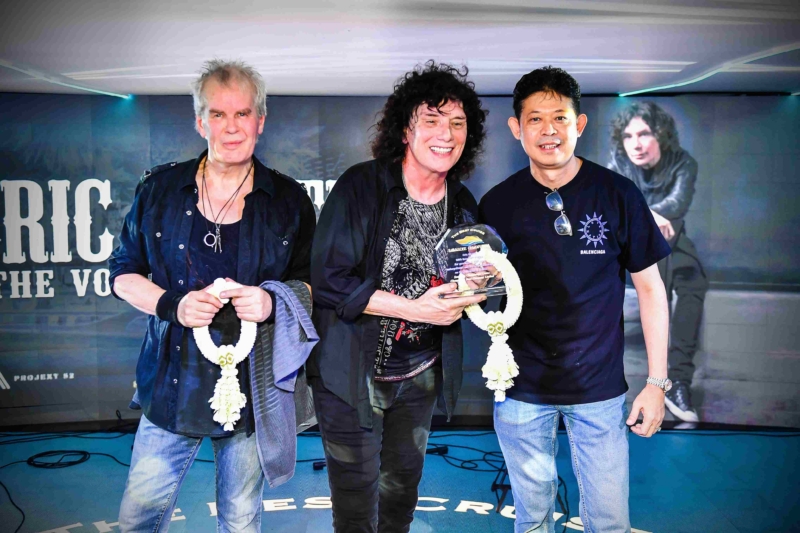 The Ultimate Acoustic Experience Eric Martin Live on the Chao Phraya (4)