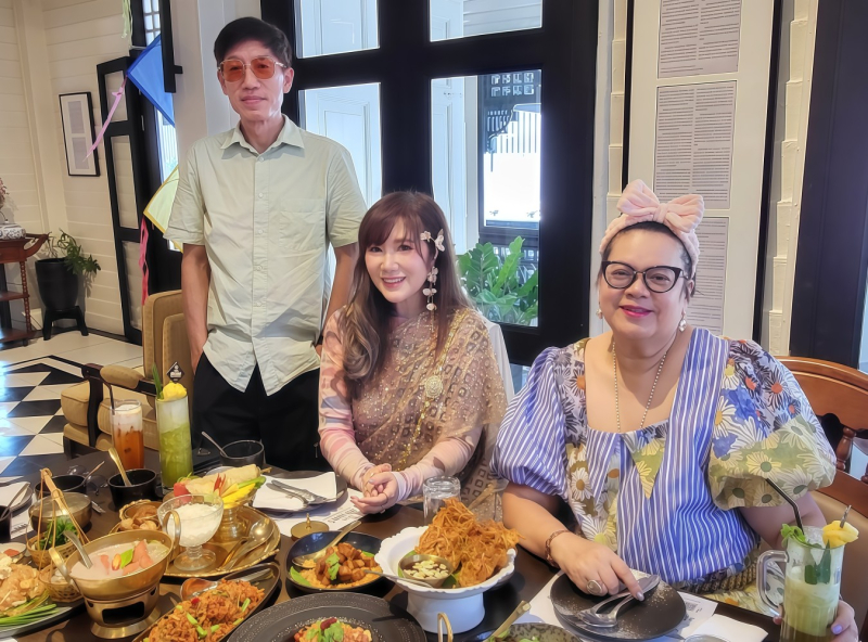 ห่มสไบทานข้าวแช่ดับร้อนเอกลักษณ์ไทยเสน่ห์ปลายจวักด้วยตำรับชาววัง 120 ปีที่ “วีแกนมหานคร”