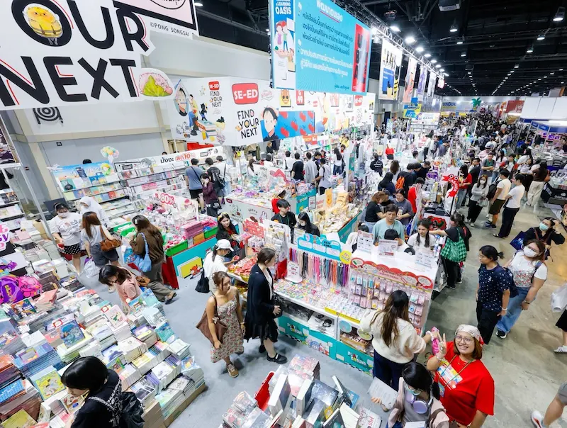 BL–GL คึกคัก! “มหกรรมหนังสือฯ ครั้งที่ 31” ทำถึง! ชวนตามรอยนิยายดังสู่ซีรีส์ เก็บเล่มโปรด สะสมเล่มที่ชอบ พร้อมโปรสุดพิเศษเริ่ม 50 บาท ตั้งแต่วันนี้ – 1 พฤศจิกายน ที่ศูนย์การประชุมแห่งชาติสิริกิติ์
